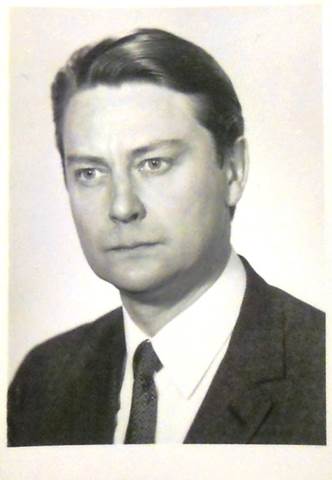 Czarno-białe zdjęcie Włodzimierza Odojewskiego w garniturze i krawacie, w wieku ok. 40 lat.